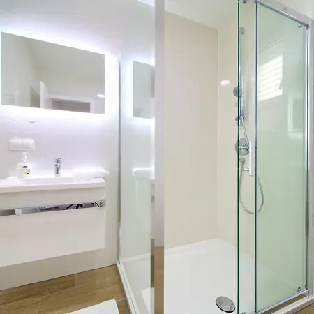 Adria House Semesterbostad *